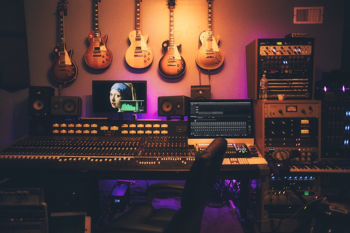 Gain Staging in 32-Bit Float DAWs: Does Clipping Audio Actually Matter Anymore? Gain Staging in 32-Bit Float DAWs: Does Clipping Audio Actually Matter Anymore?